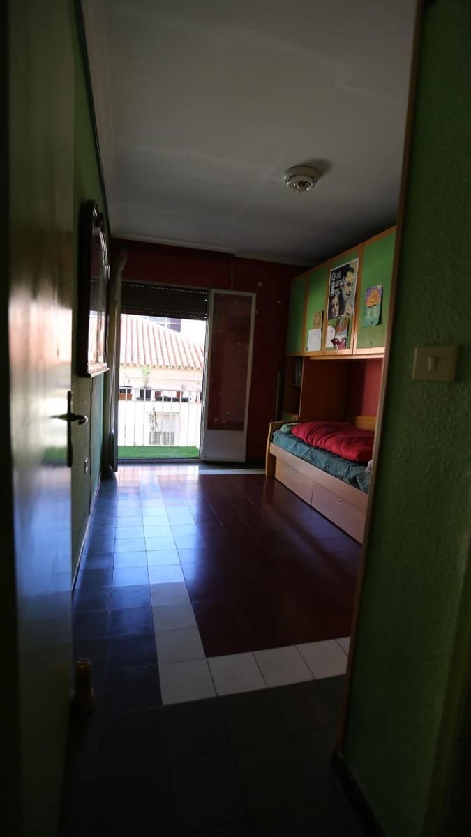 5 slaapkamer Flat te koop in Madrid stad - € 230.000 (Ref: 9686001)