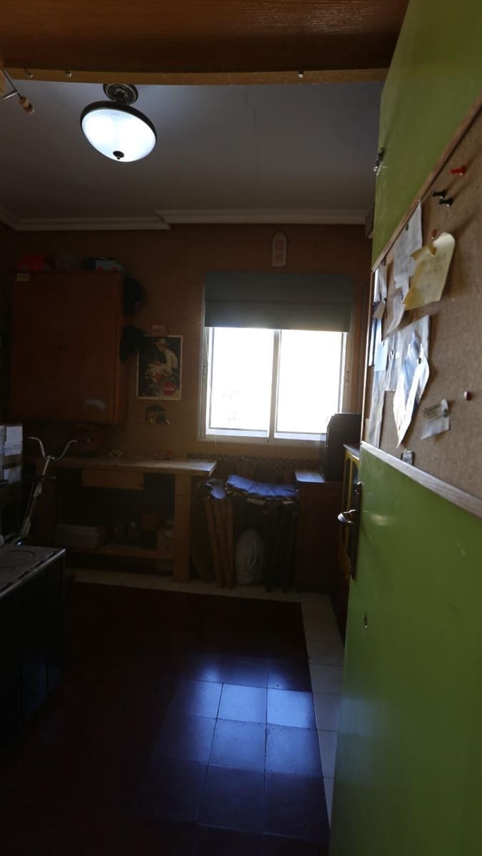 5 slaapkamer Flat te koop in Madrid stad - € 230.000 (Ref: 9686001)