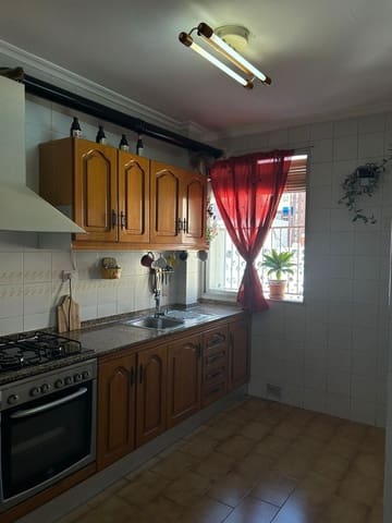 5 slaapkamer Flat te koop in Madrid stad - € 230.000 (Ref: 9686001)