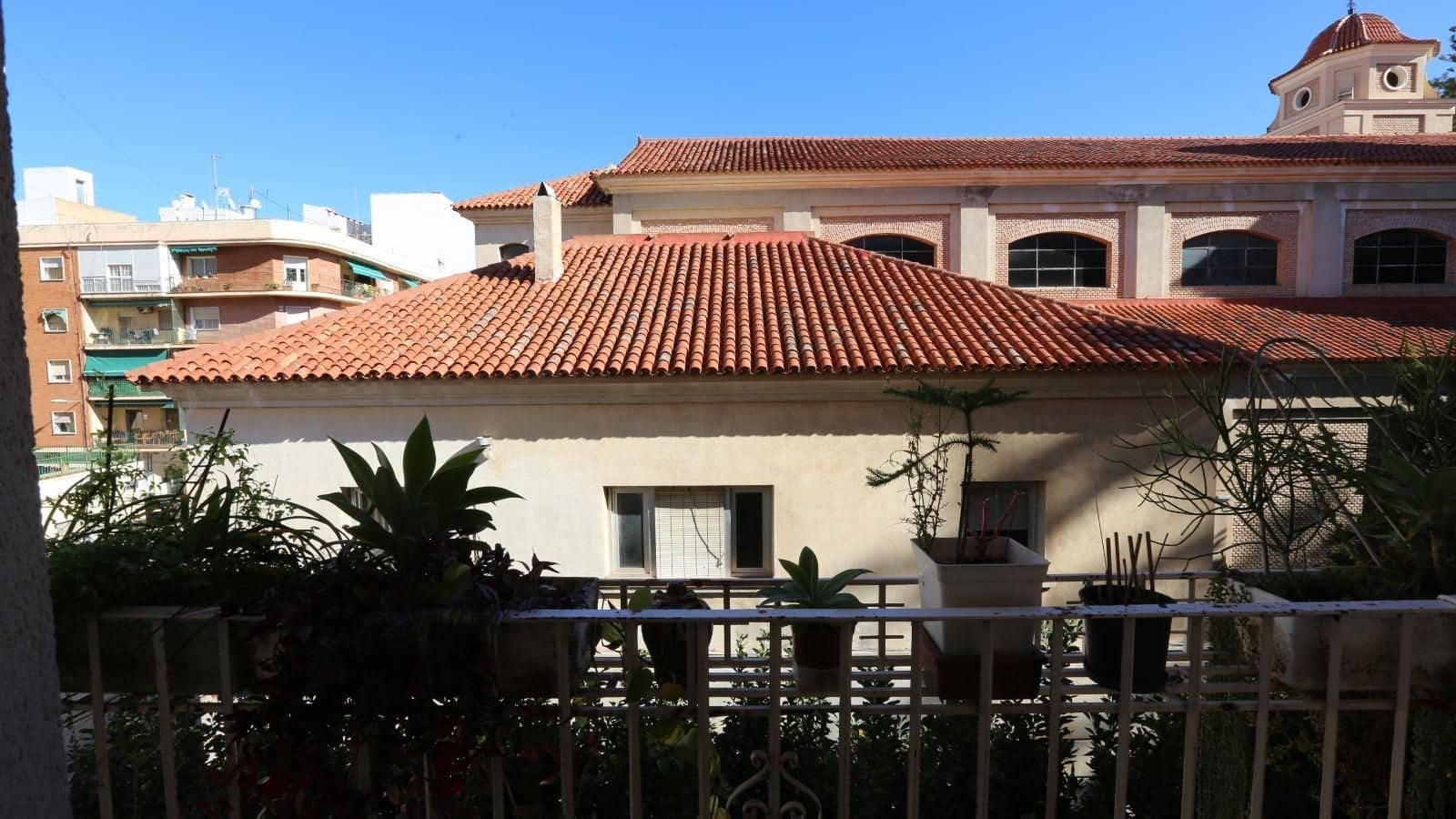 5 slaapkamer Flat te koop in Madrid stad - € 230.000 (Ref: 9686001)