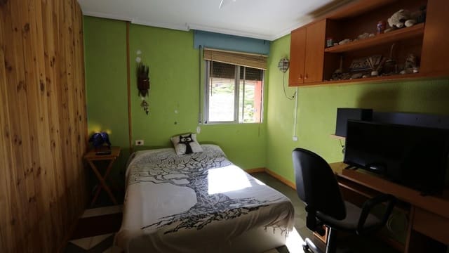 5 slaapkamer Flat te koop in Madrid stad - € 230.000 (Ref: 9686001)