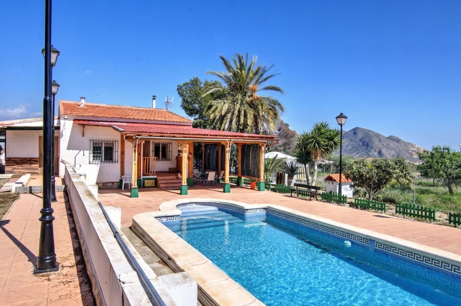 3 Zimmer Villa zu verkaufen in Alicante / Alacant Stadt mit Pool Garage - 280.000 € (Ref: 9694709)