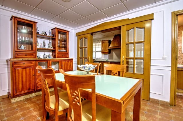 3 quarto Moradia para venda em Alicante cidade com piscina garagem - 280 000 € (Ref: 9694709)