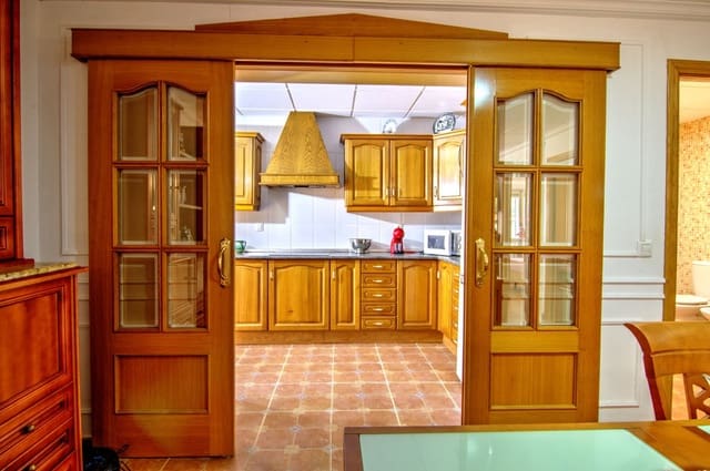 3 quarto Moradia para venda em Alicante cidade com piscina garagem - 280 000 € (Ref: 9694709)