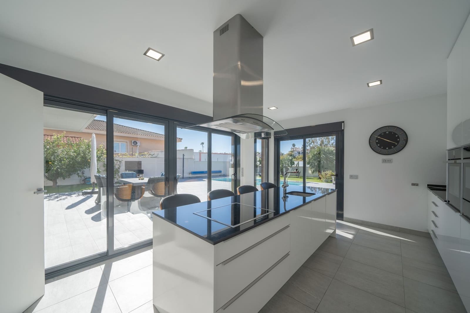 4 bedroom Villa for sale in Orihuela with pool garage - € 1,150,000 (Ref: 9711080)