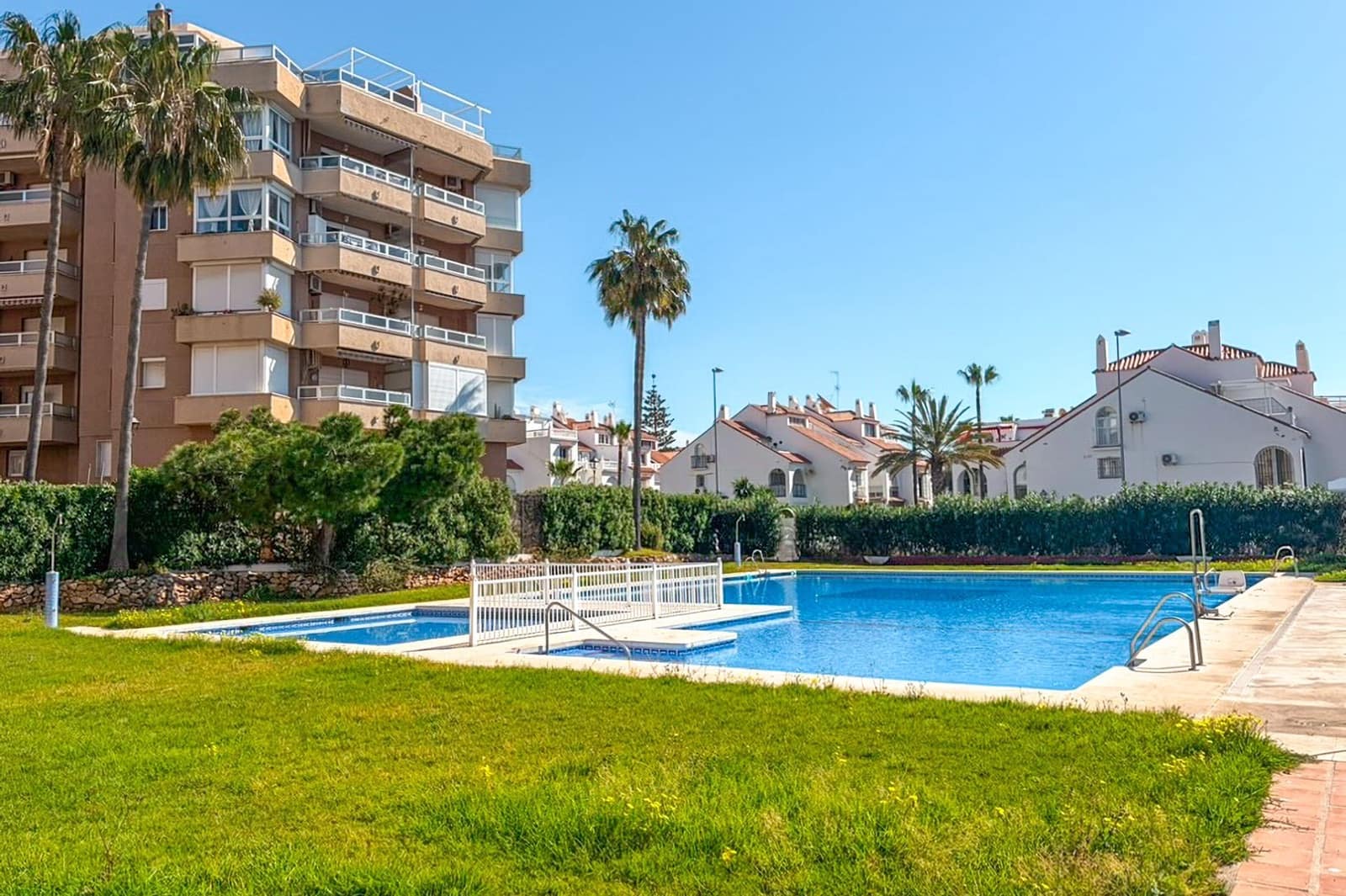2 makuuhuone Asunto myytävänä paikassa Torrox mukana uima-altaan - 350 000 € (Ref: 9711082)