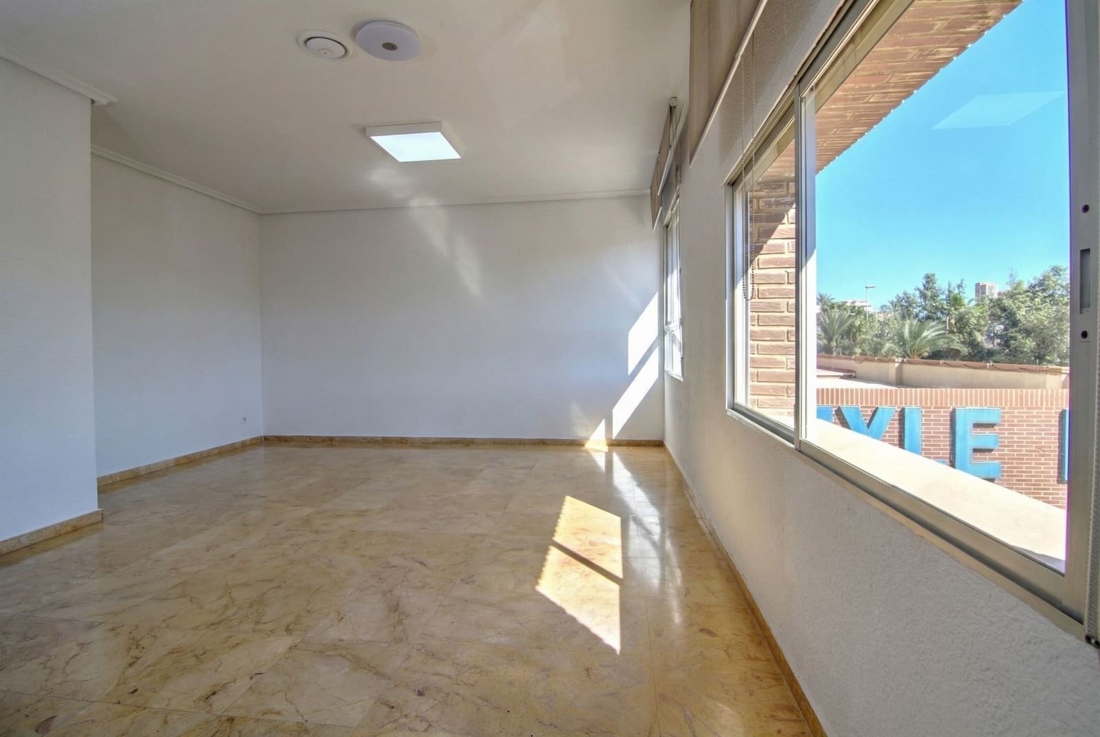 5 bedroom Flat for sale in Alicante / Alacant city with garage - € 395,000 (Ref: 9714499)