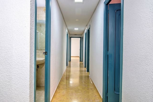 5 sovrum Lägenhet till salu i Alicante stad med garage - 395 000 € (Ref: 9714499)