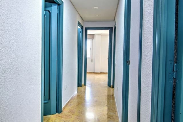 5 sovrum Lägenhet till salu i Alicante stad med garage - 395 000 € (Ref: 9714499)