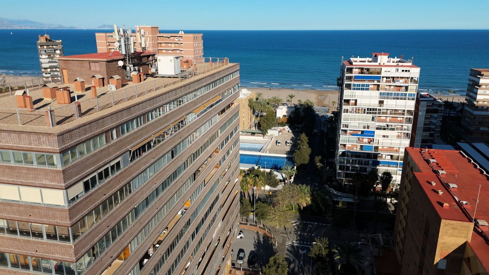 5 bedroom Flat for sale in Alicante / Alacant city with garage - € 395,000 (Ref: 9714499)