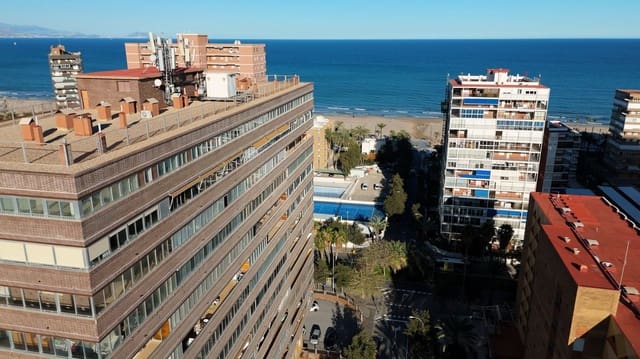 5 sovrum Lägenhet till salu i Alicante stad med garage - 395 000 € (Ref: 9714499)