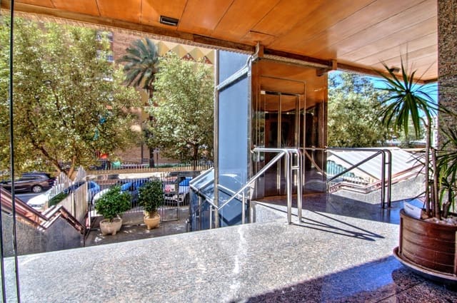 5 sovrum Lägenhet till salu i Alicante stad med garage - 395 000 € (Ref: 9714499)