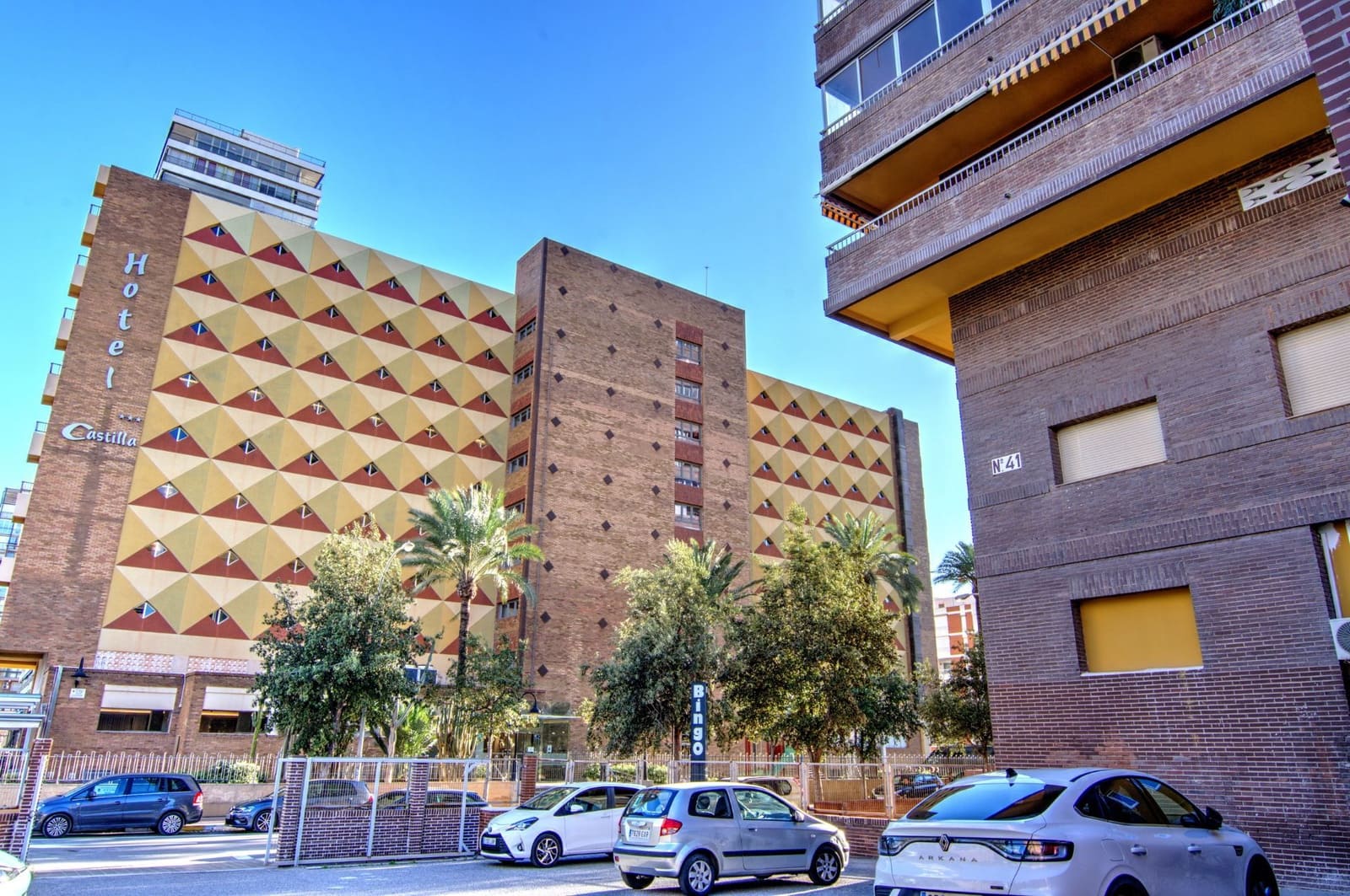 5 bedroom Flat for sale in Alicante / Alacant city with garage - € 395,000 (Ref: 9714499)