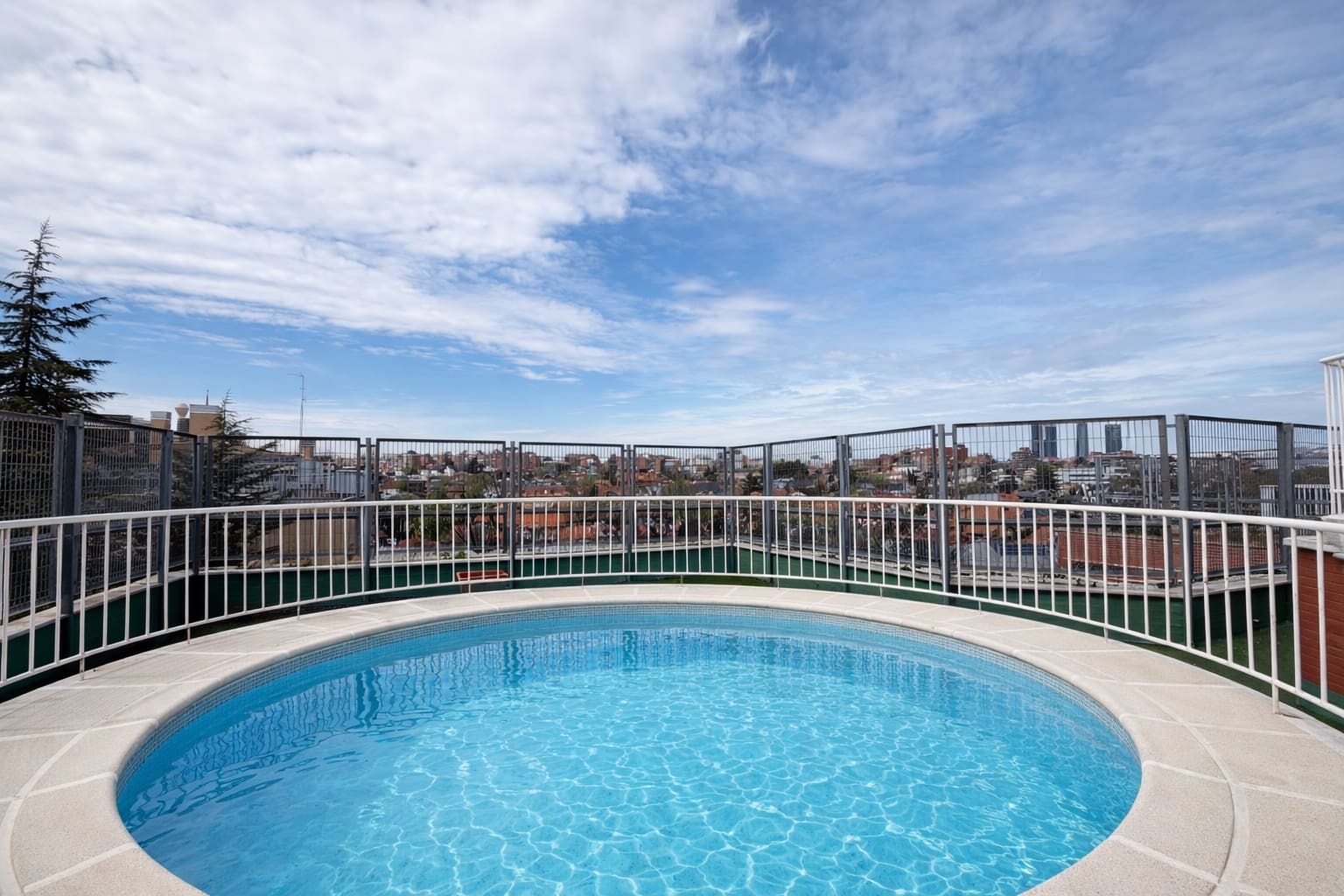 3 bedroom Flat for sale in Madrid city with pool garage - € 1,170,000 (Ref: 9714501)