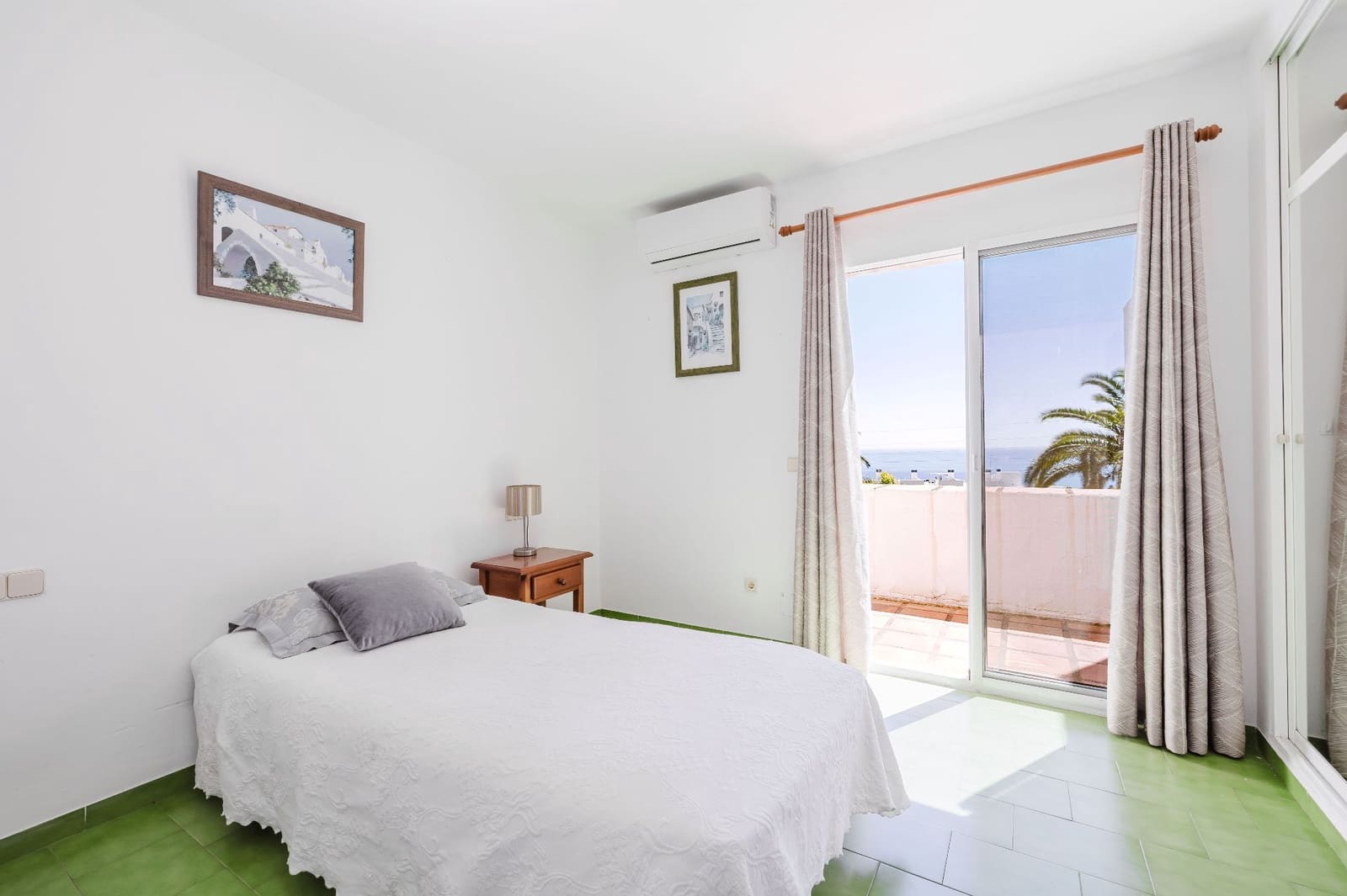 3 soverom Kjedet enebolig til salgs i Nerja med svømmebasseng - € 414 000 (Ref: 9751601)