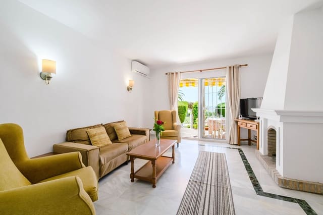 3 bedroom Semi-detached Villa for sale in Nerja with pool - € 414,000 (Ref: 9751601)