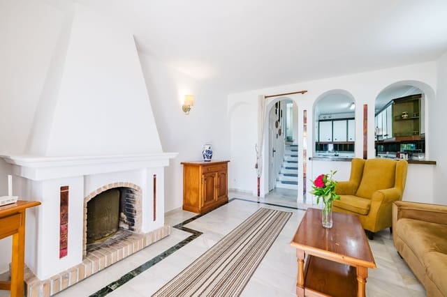 3 bedroom Semi-detached Villa for sale in Nerja with pool - € 414,000 (Ref: 9751601)