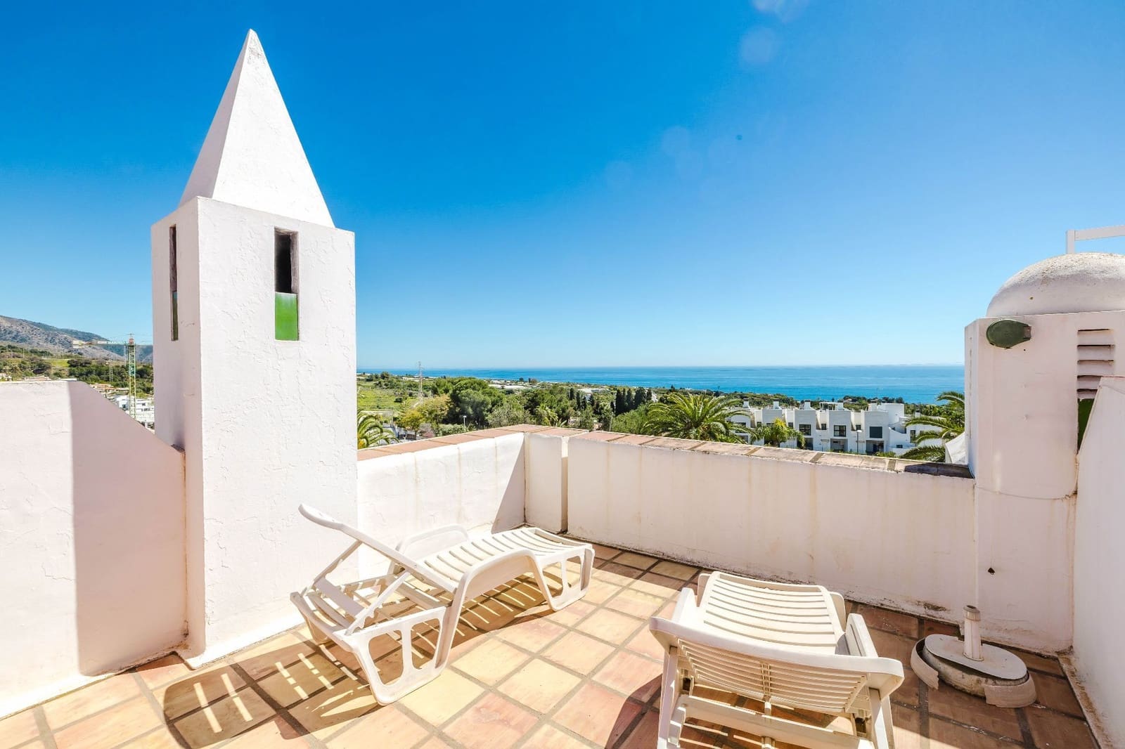 3 soverom Kjedet enebolig til salgs i Nerja med svømmebasseng - € 414 000 (Ref: 9751601)