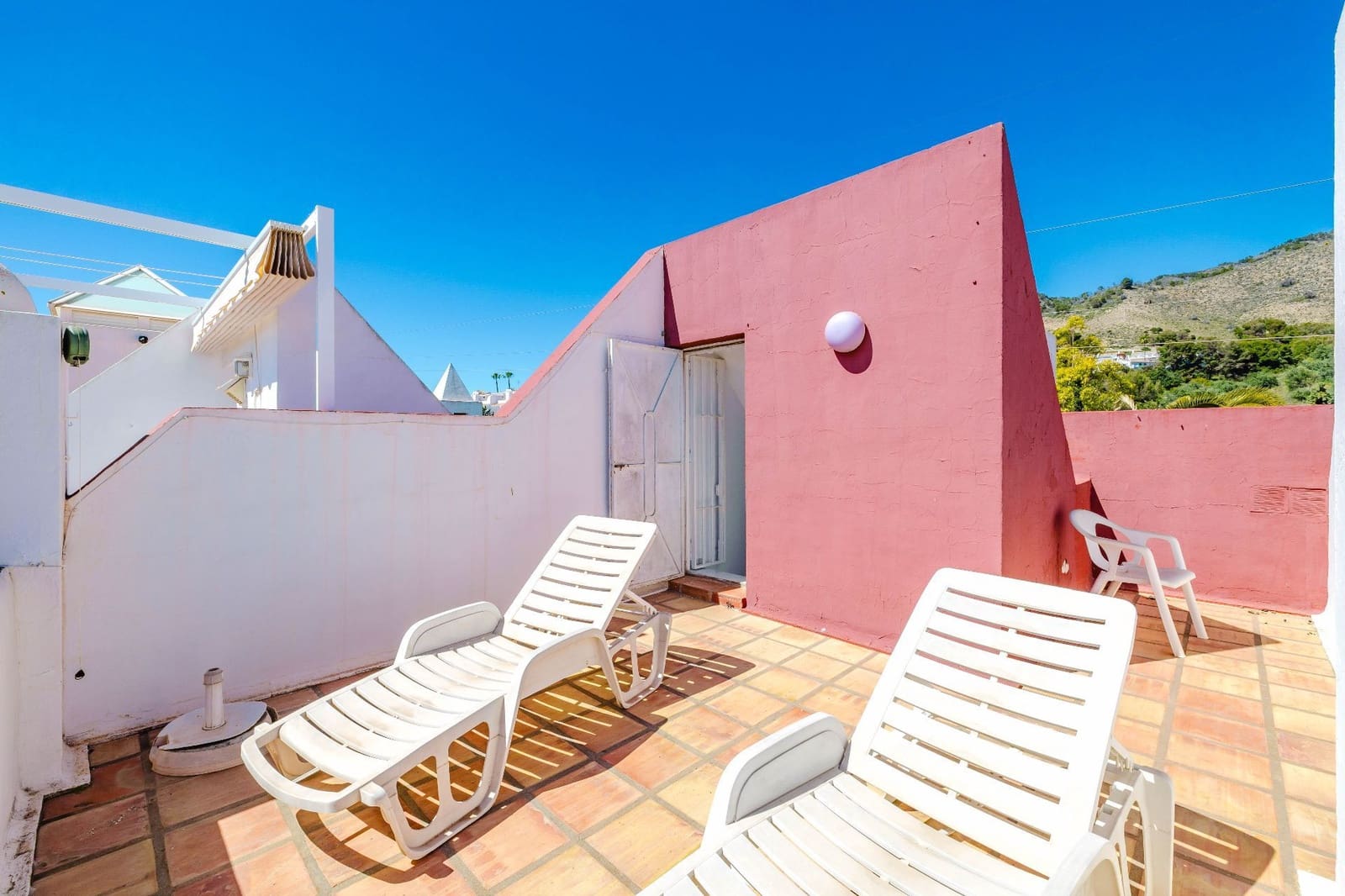 3 soverom Kjedet enebolig til salgs i Nerja med svømmebasseng - € 414 000 (Ref: 9751601)