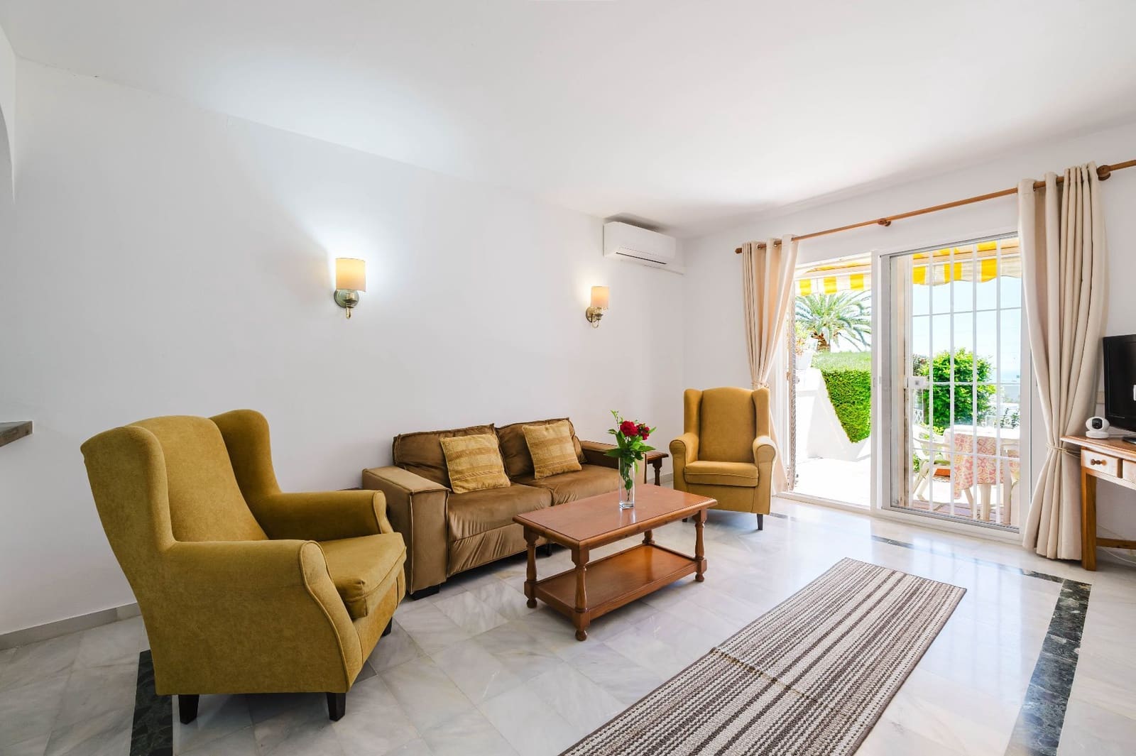 3 soverom Kjedet enebolig til salgs i Nerja med svømmebasseng - € 414 000 (Ref: 9751601)