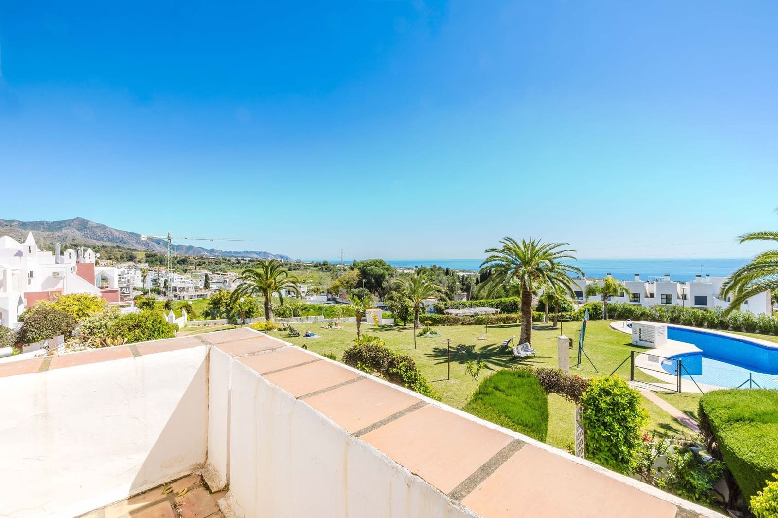 3 soverom Kjedet enebolig til salgs i Nerja med svømmebasseng - € 414 000 (Ref: 9751601)