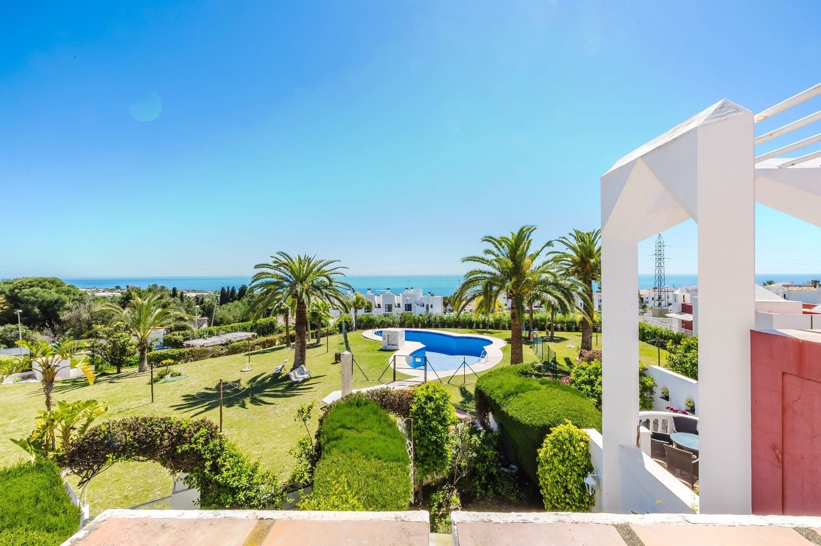 3 soverom Kjedet enebolig til salgs i Nerja med svømmebasseng - € 414 000 (Ref: 9751601)