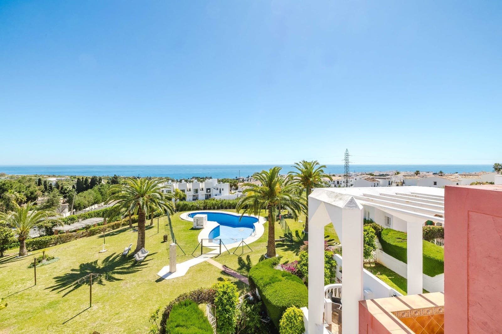 3 soverom Kjedet enebolig til salgs i Nerja med svømmebasseng - € 414 000 (Ref: 9751601)