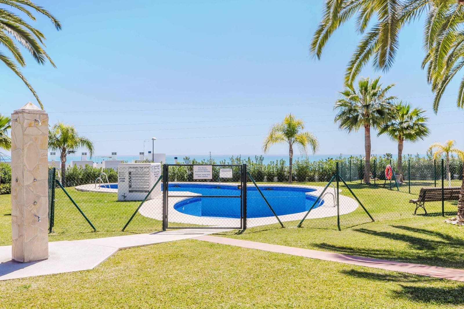 3 soverom Kjedet enebolig til salgs i Nerja med svømmebasseng - € 414 000 (Ref: 9751601)