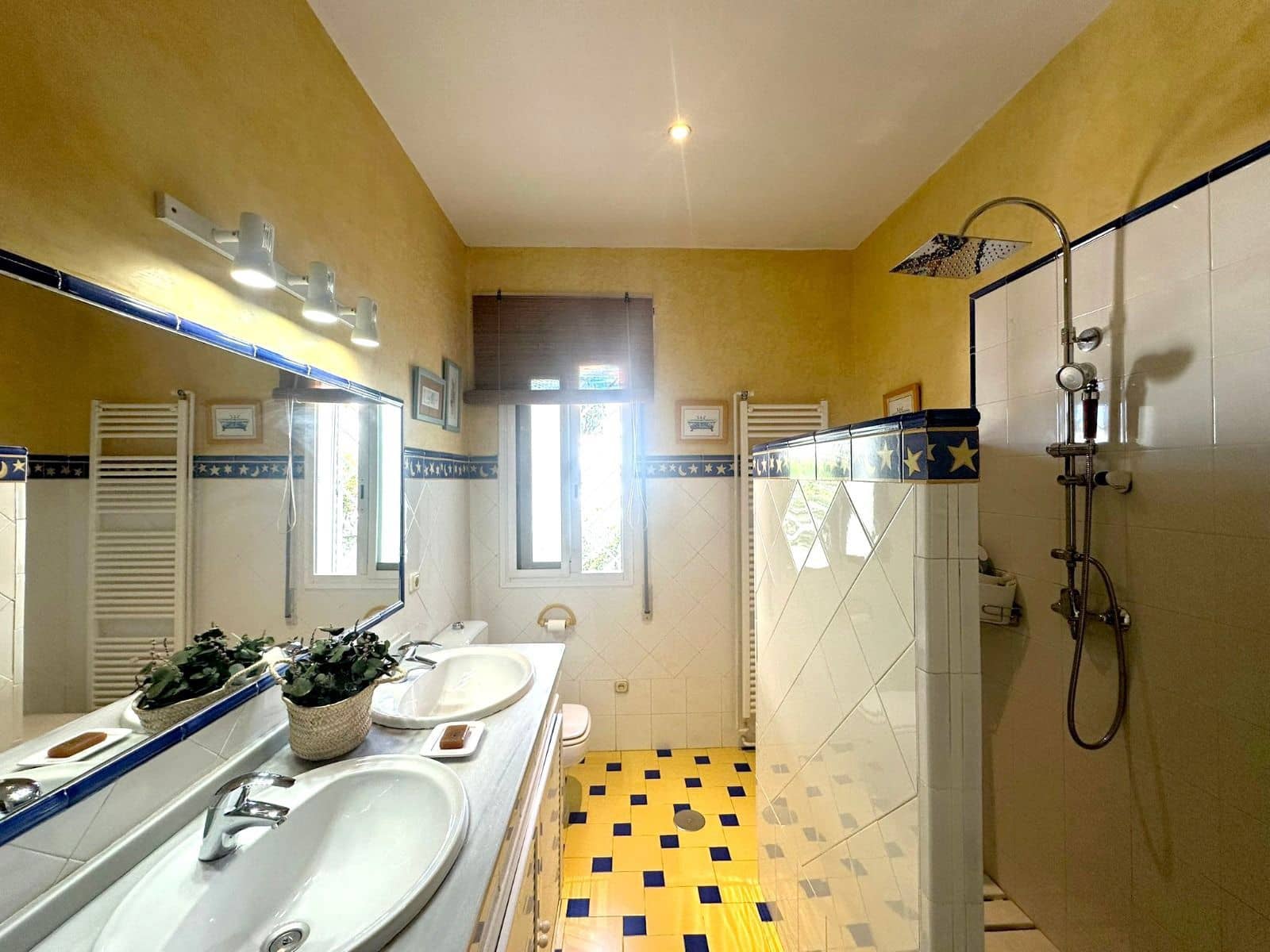 5 makuuhuone Huvila myytävänä paikassa Sevilla kaupunki mukana uima-altaan 
autotalli - 595 000 € (Ref: 9761668)