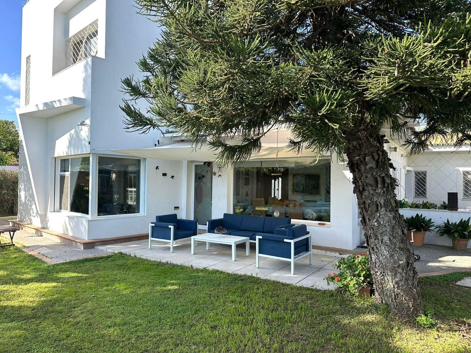 5 makuuhuone Huvila myytävänä paikassa Sevilla kaupunki mukana uima-altaan 
autotalli - 595 000 € (Ref: 9761668)