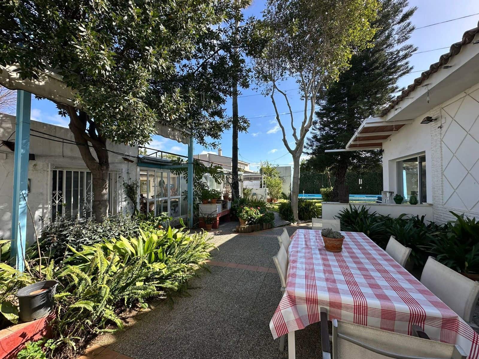 5 makuuhuone Huvila myytävänä paikassa Sevilla kaupunki mukana uima-altaan 
autotalli - 595 000 € (Ref: 9761668)