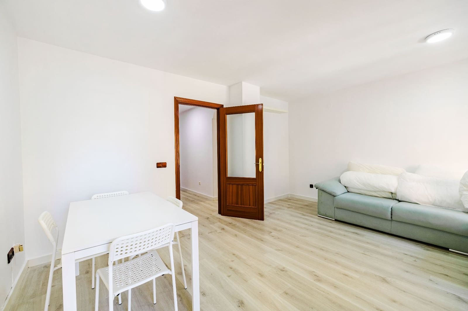 3 soverom Villa til salgs i Malaga by med svømmebasseng garasje - € 450 000 (Ref: 9761670)