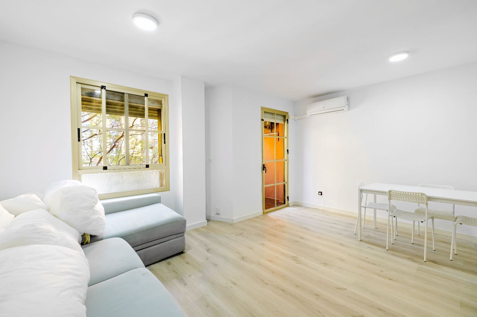 3 soverom Villa til salgs i Malaga by med svømmebasseng garasje - € 450 000 (Ref: 9761670)