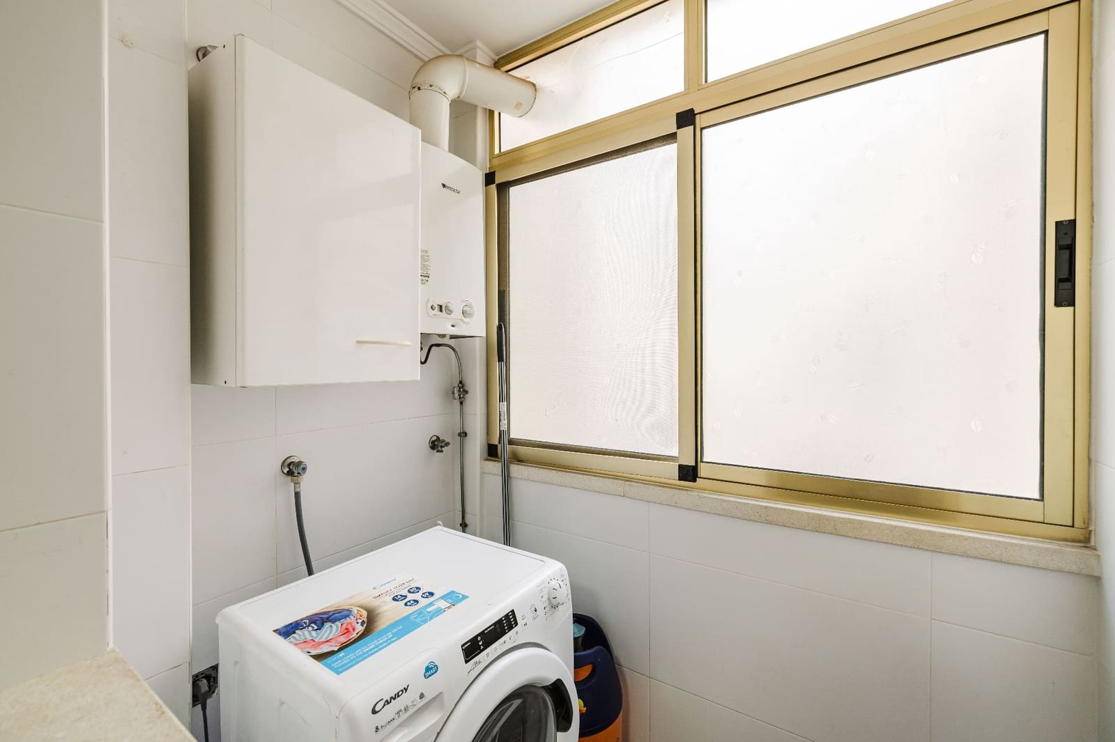 3 soverom Villa til salgs i Malaga by med svømmebasseng garasje - € 450 000 (Ref: 9761670)