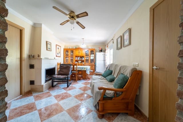 Chalet de 4 habitaciones en Almogía en venta con piscina garaje - 210.000 € (Ref: 9772679)