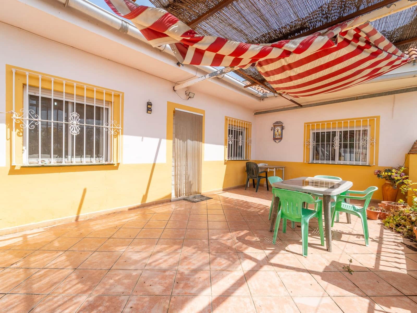 4 bedroom Villa for sale in Almogia with pool garage - € 210,000 (Ref: 9772679)