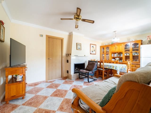 Chalet de 4 habitaciones en Almogía en venta con piscina garaje - 210.000 € (Ref: 9772679)