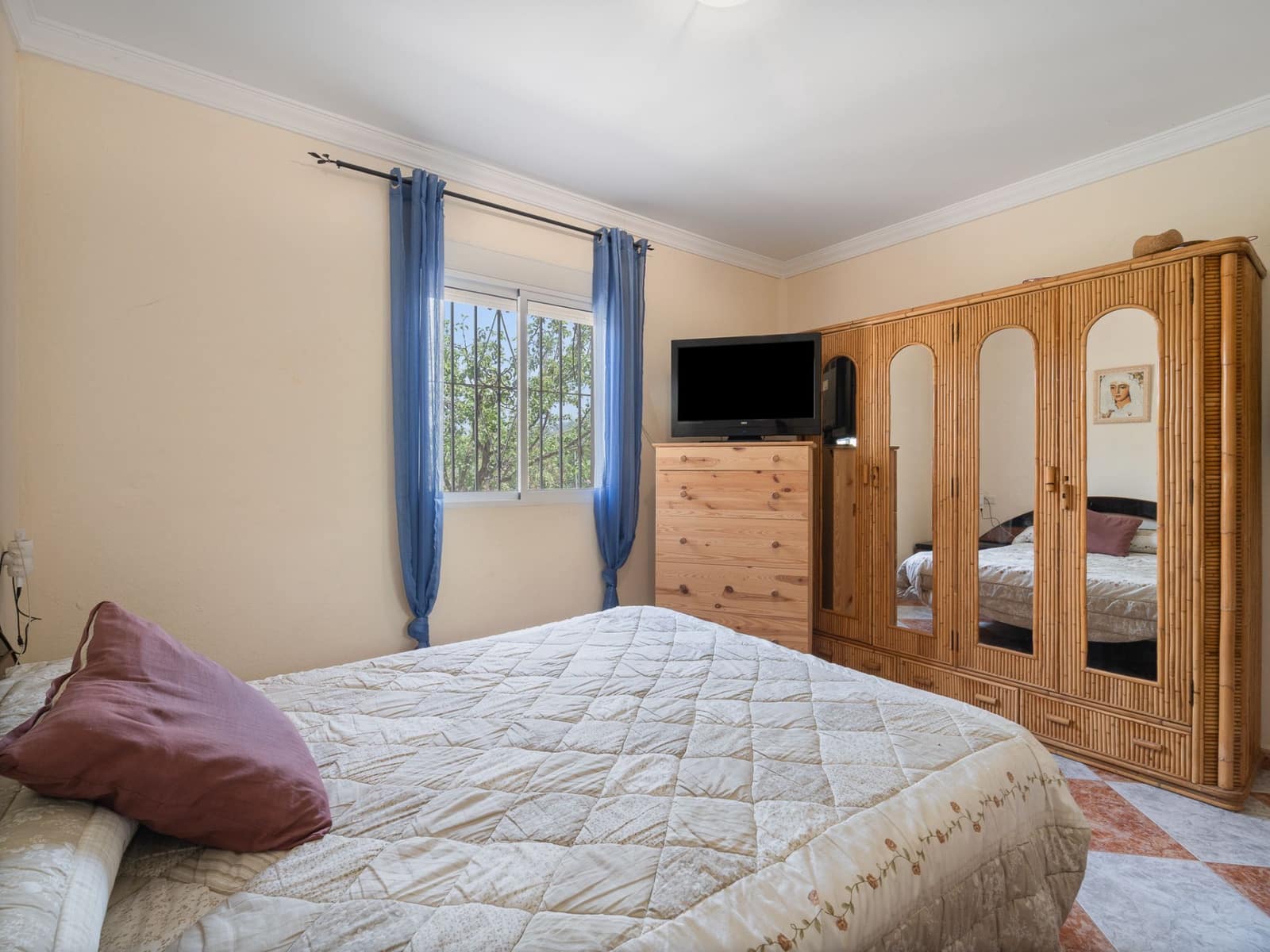 4 bedroom Villa for sale in Almogia with pool garage - € 210,000 (Ref: 9772679)