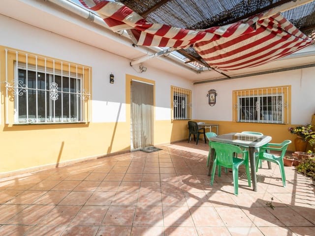 Chalet de 4 habitaciones en Almogía en venta con piscina garaje - 210.000 € (Ref: 9772679)