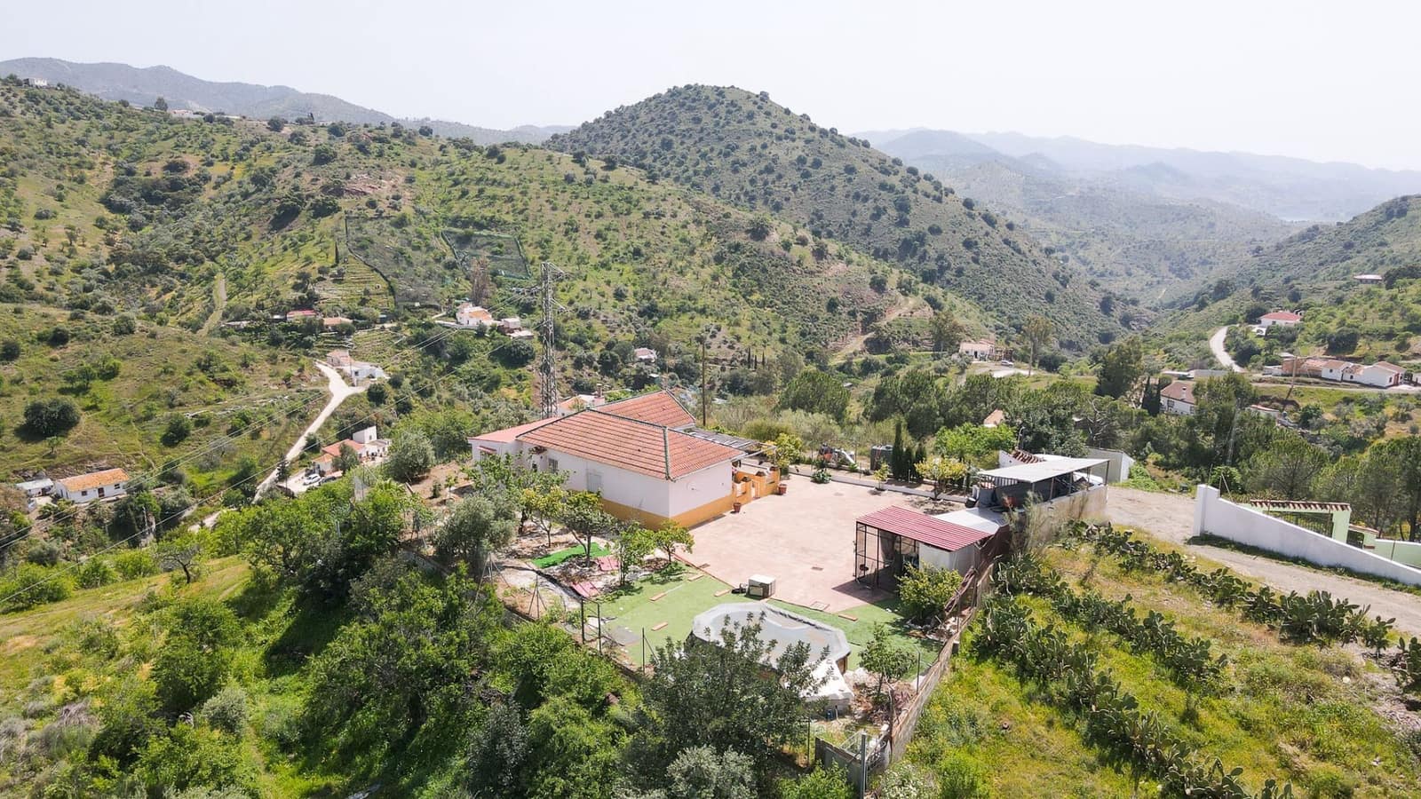 4 bedroom Villa for sale in Almogia with pool garage - € 210,000 (Ref: 9772679)