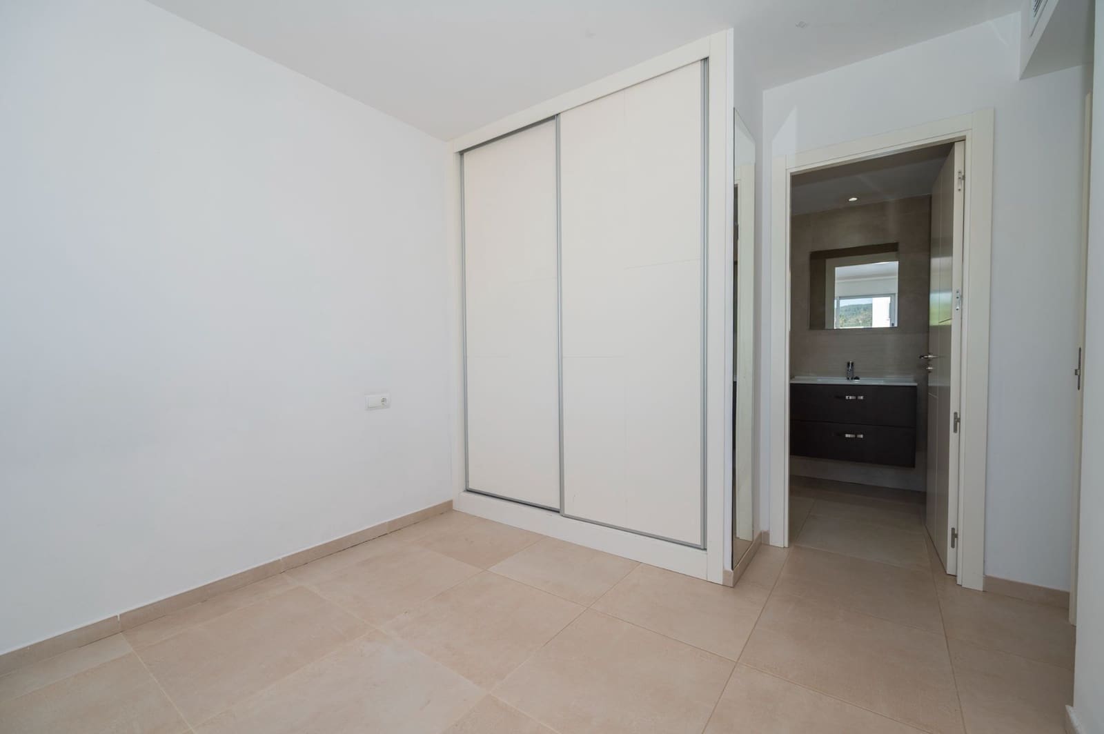 2 slaapkamer Flat te koop in Ibiza dorp met zwembad garage - € 549.000 (Ref: 9794065)