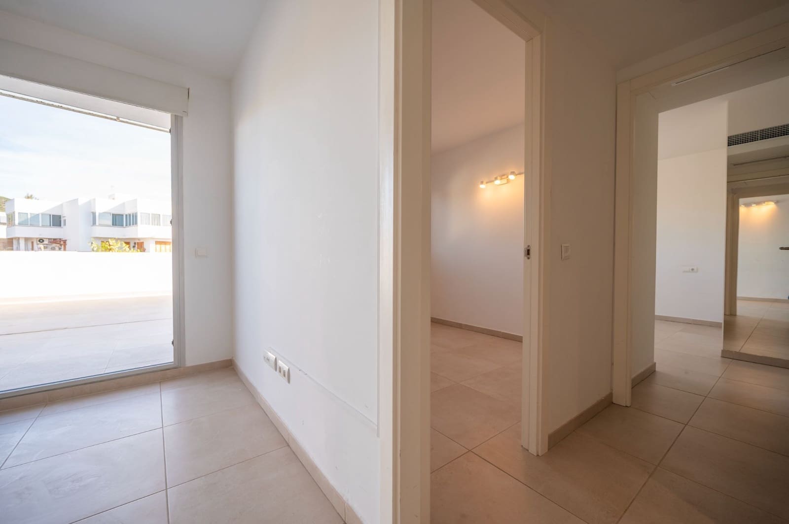 2 slaapkamer Flat te koop in Ibiza dorp met zwembad garage - € 549.000 (Ref: 9794065)