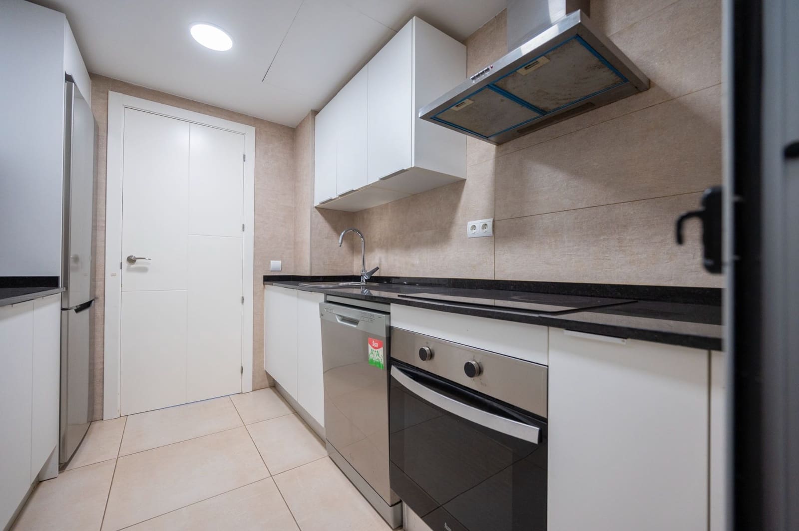 2 slaapkamer Flat te koop in Ibiza dorp met zwembad garage - € 549.000 (Ref: 9794065)