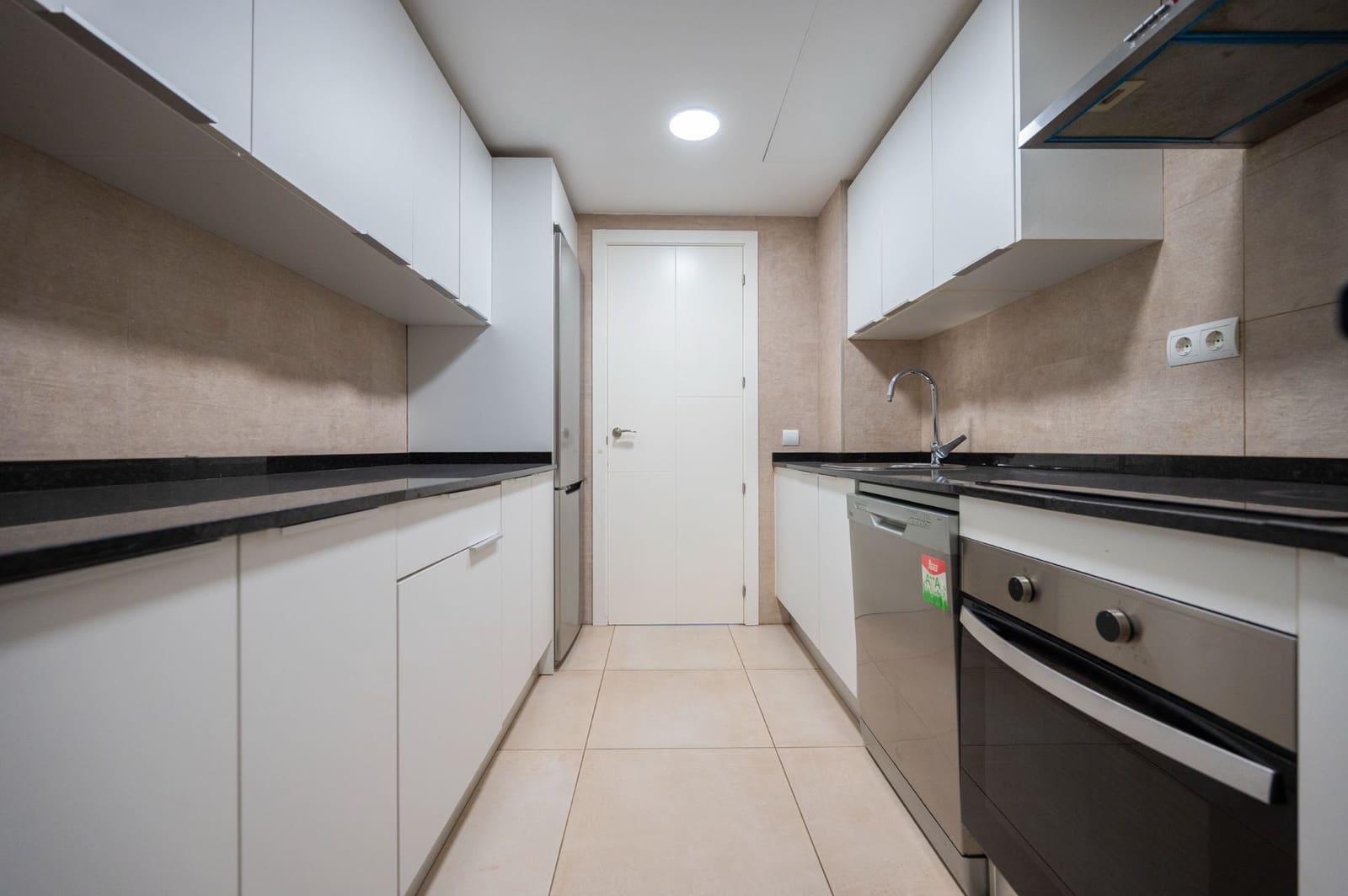 2 slaapkamer Flat te koop in Ibiza dorp met zwembad garage - € 549.000 (Ref: 9794065)