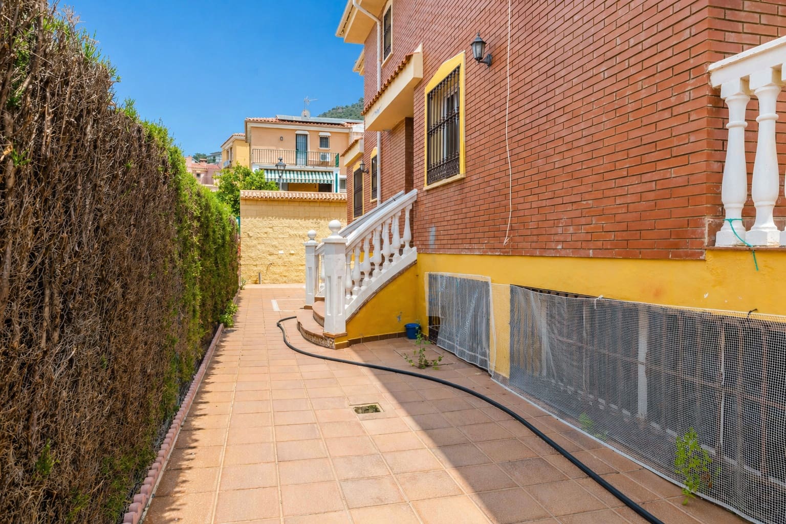 3 bedroom Villa for sale in Alhaurin de la Torre with garage - € 599,000 (Ref: 9807650)