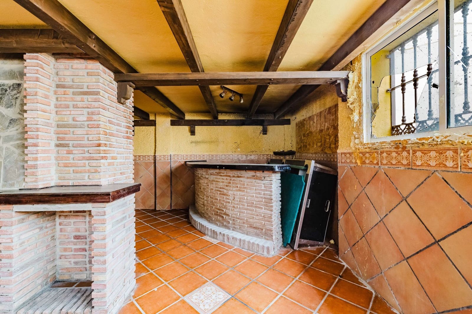 3 bedroom Villa for sale in Alhaurin de la Torre with garage - € 599,000 (Ref: 9807650)