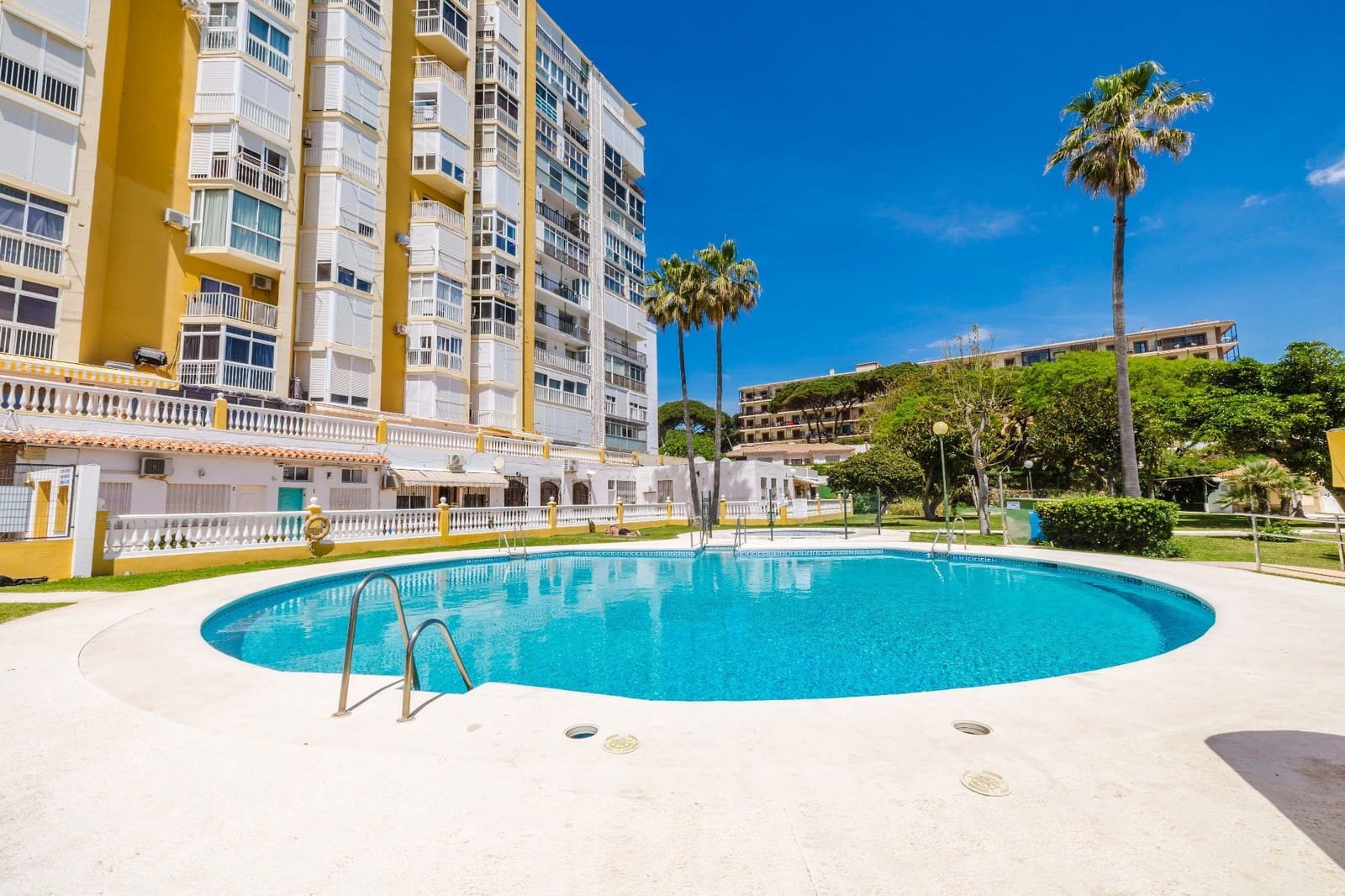 Flat te koop in Mijas met zwembad - € 222.000 (Ref: 9819895)