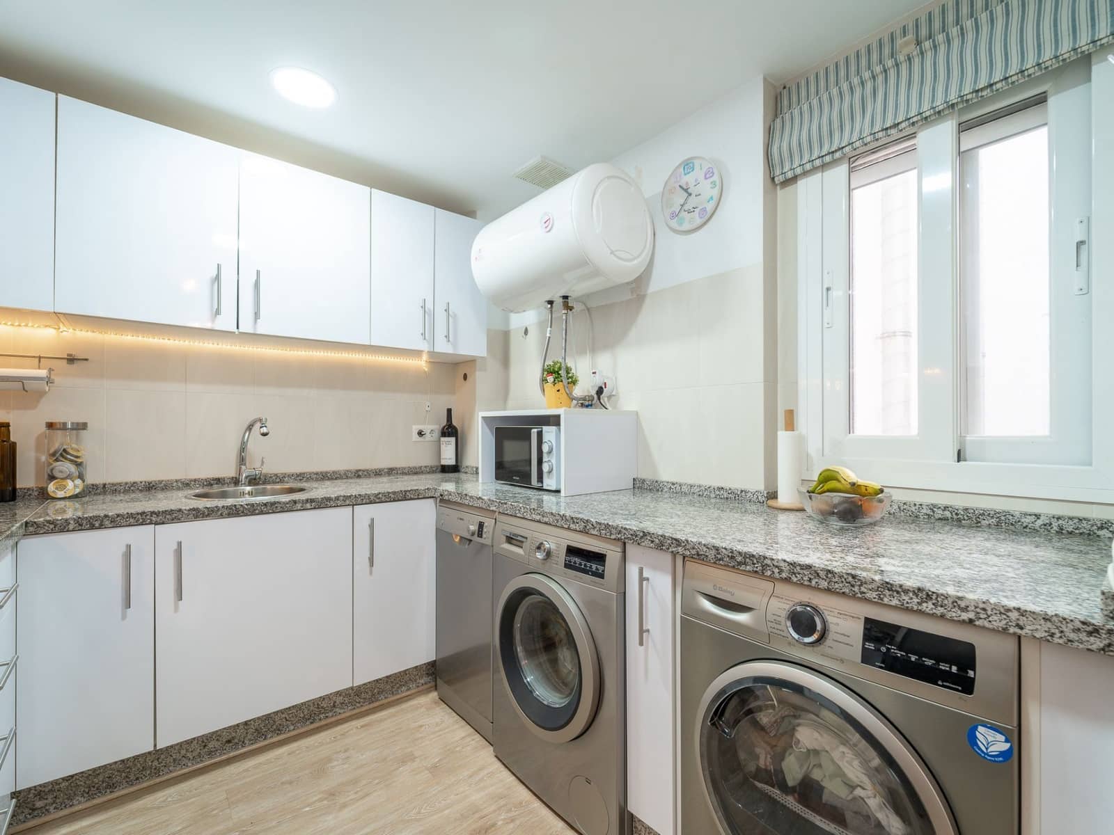 2 bedroom Apartment for sale in Torremolinos - € 297,000 (Ref: 9824675)