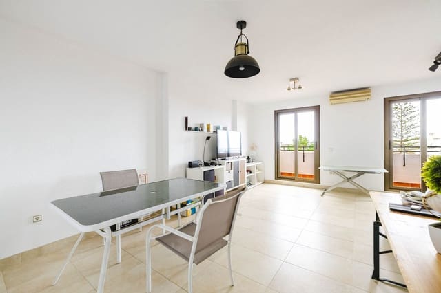 4 soveværelse Semi-Rækkehus til salg i Málaga by med swimmingpool garage - € 575.000 (Ref: 9824676)