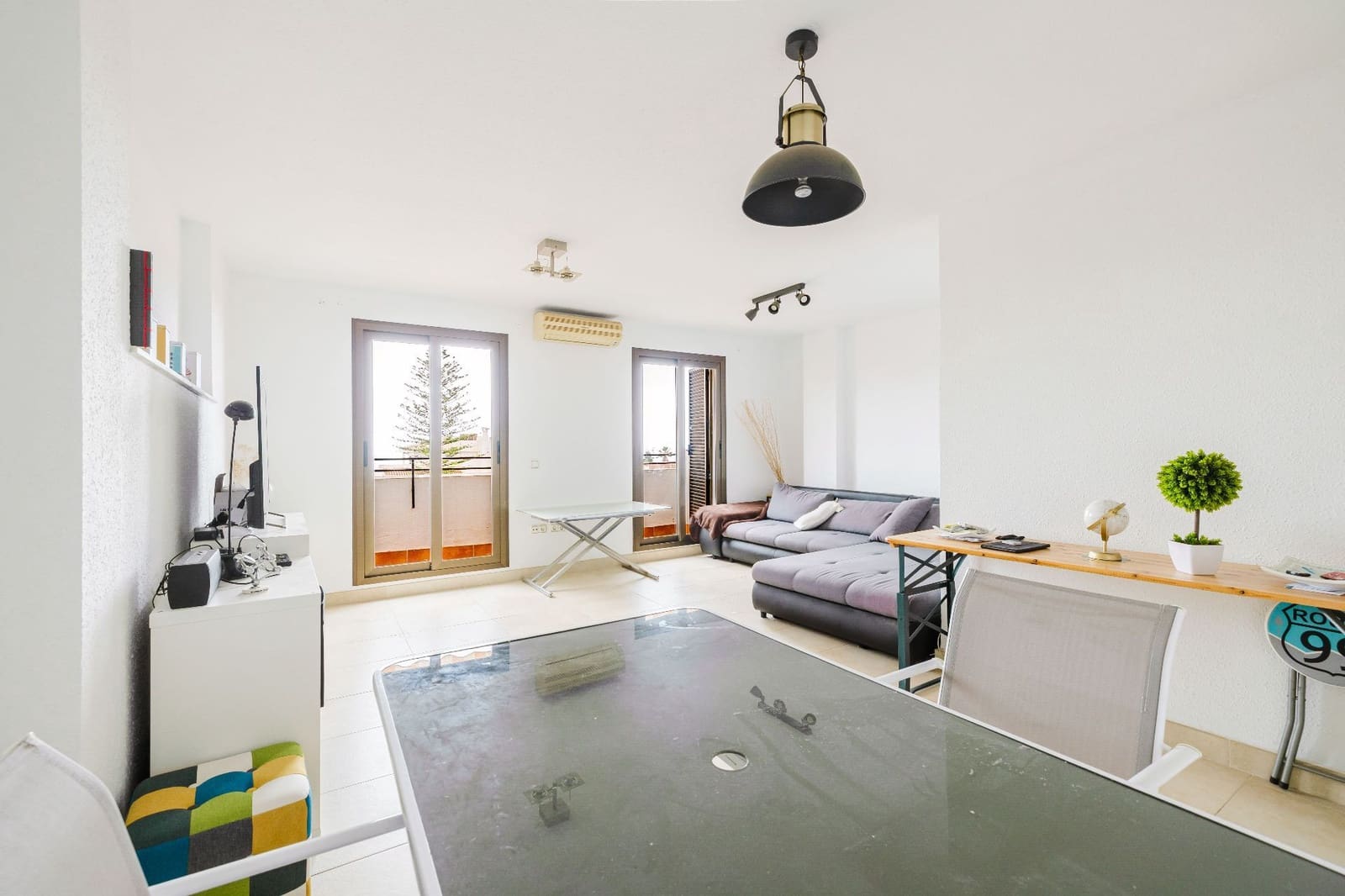 4 soveværelse Semi-Rækkehus til salg i Malaga by med swimmingpool garage - € 575.000 (Ref: 9824676)